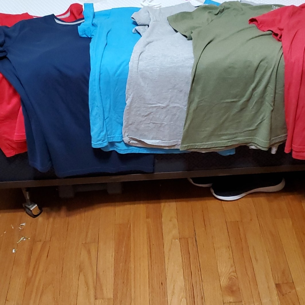 6 T-Shirts